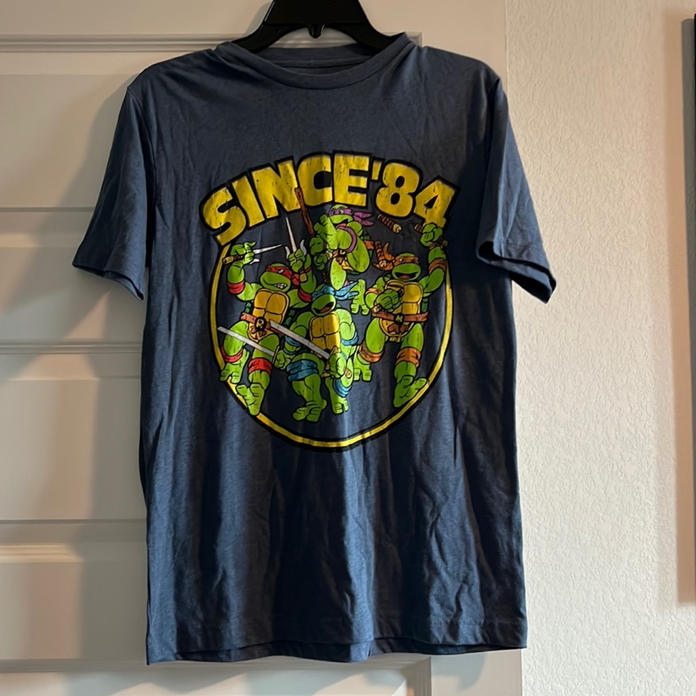Teenage mutant ninja turtles tee size small